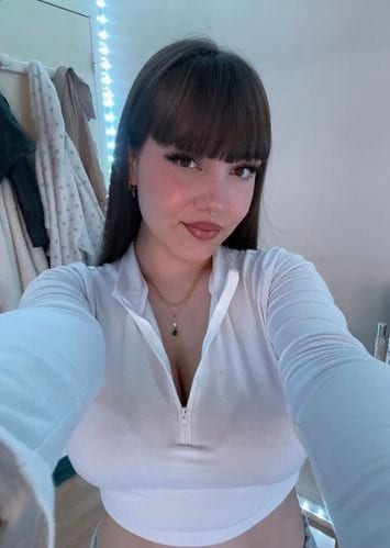 Chloé OnlyFans mlade 4